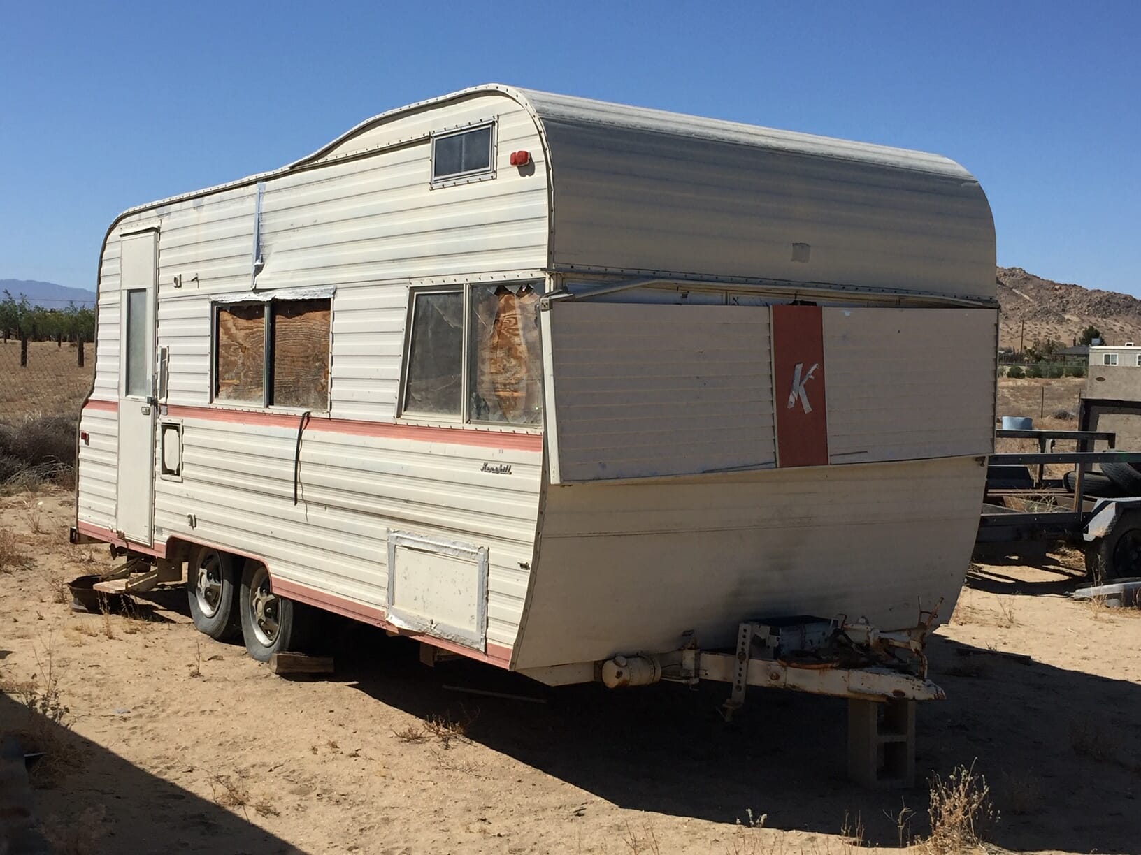 1960's 16' Kenskill Trailer (1)